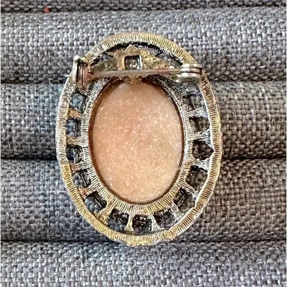 Vintage Multi-colored Resin Roses Oval Shaped Brooch - Picture 5 of 10